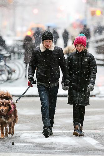 <p>Amanda Seyfried looks very cosy out walking her dog Finn with boyfriend Justin Long. The actress knows how to keep warm in the snow, with a mahoosive padded coat, pink knitted hat and cosy sheepskin boots.</p>
<p><a href="http://www.cosmopolitan.co.uk/fashion/shopping/primark-summer-fashion-trends-2014" target="_blank">PRIMARK'S SPRING FASHION COLLECTION</a></p>
<p><a href="http://www.cosmopolitan.co.uk/fashion/love/love-it-or-loathe-it-daisy-lowe-winter-floral-dress" target="_blank">LOVE IT OR LOATHE IT: DAISY LOWE</a></p>
<p><a href="http://www.cosmopolitan.co.uk/fashion/shopping/womens-clothing-under-ten-pounds" target="_blank">DAILY FASHION FIX: UNDER A TENNER</a></p>