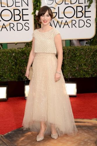<p>Zooey Deschanel has gone for a soft, romantic look in this floaty Oscar de la Renta dress. We love her low chignon complete with white rose. Beautiful!</p>
<p><a href="http://www.cosmopolitan.co.uk/beauty-hair/news/trends/celebrity-beauty/best-golden-globes-hair-makeup-beauty" target="_blank">BEST GOLDEN GLOBES BEAUTY EVER</a></p>
<p><a href="http://www.cosmopolitan.co.uk/fashion/celebrity/best-golden-globes-dresses-ever" target="_blank">REMEMBER THESE GOLDEN GLOBES DRESSES?</a></p>
<p><a href="http://www.cosmopolitan.co.uk/fashion/celebrity/best-dressed-celebrities-10-january" target="_blank">THIS WEEK'S BEST DRESSED CELEBRITIES</a></p>