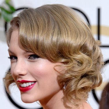 <p>We love it when Taylor does vintage beauty and her Golden Globes look could be her best yet. Her hair, styled smooth at the top and with roll curls at the lengths, was pinned into a faux bob. Her feline eye makeup and fuchsia pink lippy complemented it beautifully.</p>
<p><a href="http://www.cosmopolitan.co.uk/fashion/news/golden-globes-red-carpet-dresses" target="_blank">GOLDEN GLOBES 2014 RED CARPET PICTURES</a></p>
<p><a href="http://www.cosmopolitan.co.uk/beauty-hair/news/trends/celebrity-beauty/best-golden-globes-hair-makeup-beauty" target="_self">THE EVER BEST GOLDEN GLOBES BEAUTY LOOKS</a></p>
<p><a href="http://www.cosmopolitan.co.uk/beauty-hair/news/trends/celebrity-beauty/celebrity-nail-art-manicures" target="_blank">THE BEST GOLDEN GLOBES NAIL ART PICTURES</a></p>