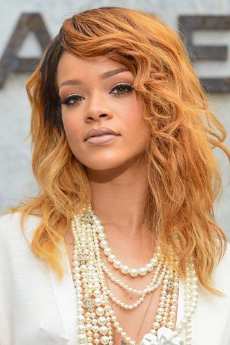 <p>Monochrome makeup is a big trend right now and Rihanna demonstrates it can be super sexy too by keeping her eyes, cheeks and lips neutral. <br /> <br />Get the look with the Hourglass Femme Nude Lip Stylos (£22, Space NK), six creamy crayons in stunning nude shades.</p>