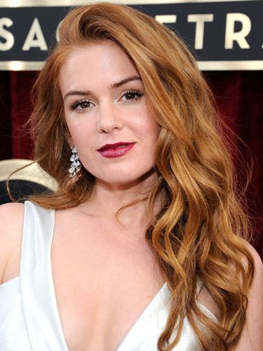 <p>Isla looked cute as ever with her messy waves, parted with plenty of volume and tucked behind her right shoulder. We loved her bright berry lippy too.</p>
<p><a href="http://www.cosmopolitan.co.uk/beauty-hair/news/trends/celebrity-beauty/golden-globes-2014-hair-makeup-looks" target="_self">GOLDEN GLOBES BEST BEAUTY LOOKS</a></p>
<p><a href="http://www.cosmopolitan.co.uk/beauty-hair/news/styles/celebrity/cosmo-hairstyle-of-the-day" target="_self">COSMO'S HAIRSTYLE OF THE DAY</a></p>
<p><a href="http://www.cosmopolitan.co.uk/beauty-hair/news/styles/hair-trends-spring-summer-2014" target="_self">HUGE HAIR TRENDS FOR 2014</a></p>