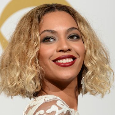 <p>Beyonce's bob made a welcome return at the Grammys. She wore her short hair down and casually curly – a look we're totally loving. We also rate her dark berry lipstick. SO 2014.</p>
<p><a href="http://www.cosmopolitan.co.uk/fashion/news/grammys-2014-red-carpet-arrivals-outfits" target="_blank">THE GRAMMYS GOWNS, 2014</a></p>
<p><a href="http://www.cosmopolitan.co.uk/beauty-hair/news/styles/celebrity/cosmo-hairstyle-of-the-day" target="_self">CELEB HAIRSTYLE OF THE DAY</a></p>
<p><a href="http://www.cosmopolitan.co.uk/beauty-hair/news/styles/hair-trends-spring-summer-2014" target="_blank">HUGE HAIR TRENDS FOR 2014</a></p>
<p> </p>