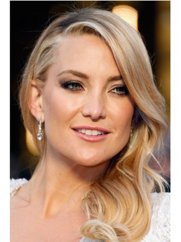 <p>Shimmering, etheral and feather-light, Kate's makeup was bordering on ANGELIC.<strong><br /></strong></p>
<p><strong>MORE OSCARS STUFF YOU NEED IN YOUR LIFE:</strong></p>
<p><a href="http://www.cosmopolitan.co.uk/celebs/entertainment/ten-best-ever-oscar-moments" target="_blank">THE 10 BEST EVER OSCARS MOMENTS</a></p>
<p><a href="http://www.cosmopolitan.co.uk/celebs/entertainment/oscar-nominations-2014-announced" target="_blank">ALL THE NOMINEES FOR THE OSCARS 2014</a></p>
<p><a href="http://www.cosmopolitan.co.uk/fashion/news/every-best-actress-dress-infographic" target="_blank">EVERY BEST ACTRESS WINNER'S OSCARS DRESS SINCE 1929</a></p>
