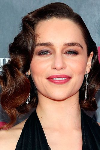 <p>Emilia Clarke looked incredible at the Game of Thrones season 4 premiere in New York with this glamorous 1940s style. Top marks for the smoky eyes and pink lipstick too.</p>
<p><a href="http://www.cosmopolitan.co.uk/beauty-hair/news/styles/easy-catwalk-hairstyles-to-copy" target="_blank">6 SIMPLE CATWALK HAIRSTYLES TO TRY</a></p>
<p><a href="http://www.cosmopolitan.co.uk/beauty-hair/news/styles/hair-trends-spring-summer-2014" target="_blank">HUGE HAIR TRENDS FOR 2014</a></p>
<p><a href="http://www.cosmopolitan.co.uk/beauty-hair/news/trends/nail-varnish-of-the-day" target="_blank">DAILY NAIL: NAIL POLISH REVIEWS</a></p>