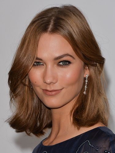 <p>Karlie was typically picture-perfect at the amfAR Gala, with heavy kohl liner and the perfect nude lip. With her iconic fudge hued bob, there was no need for a fancy style.</p>
<p><a href="http://www.cosmopolitan.co.uk/beauty-hair/news/styles/celebrity/cannes-choppard-party-wedding-hair-ideas" target="_blank">INSANELY GOOD WEDDING HAIR INSPO AT CANNES</a></p>
<p><a href="http://www.cosmopolitan.co.uk/beauty-hair/news/trends/celebrity-beauty/millie-mackintosh-tv-baftas-hair-makeup" target="_self">THE HOTTEST HAIRSTYLES AT THE BAFTAS</a></p>
<p><a href="http://www.cosmopolitan.co.uk/beauty-hair/news/styles/celebrity/ellie-goulding-hair-cut-long-bob" target="_blank">ELLIE GOULDING'S COOL NEW LONG BOB</a></p>