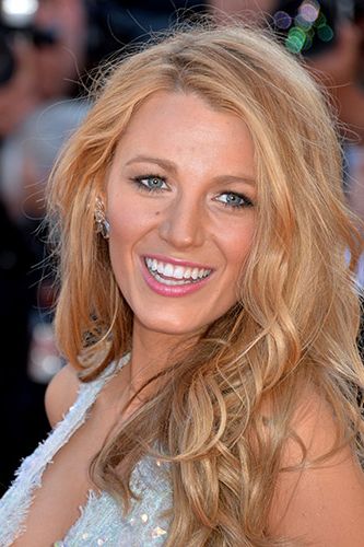<p>Even on the red carpet, Blake does sea-breezy texture and makes it work. Her secret? Letting her hair dry in a ballerina bun which sets it in wide waves - simple.</p>
<p><a href="http://www.cosmopolitan.co.uk/beauty-hair/beauty-tips/easy-waves-for-summer-festivals" target="_self">VIDEO: BEACHY WAVES IN 2 MINUTES</a></p>
<p><a href="http://www.cosmopolitan.co.uk/beauty-hair/news/styles/spring_summer-2014-hair-colour-trends?click=main_sr" target="_blank">SPRING/SUMMER 2014 HAIR COLOUR TRENDS</a></p>
<p><a href="http://www.cosmopolitan.co.uk/beauty-hair/news/trends/celebrity-beauty/blake-lively-3-lessons-sexy-hair" target="_self">BLAKE LIVELY'S SEXY HAIR TIPS AND TRICKS</a></p>