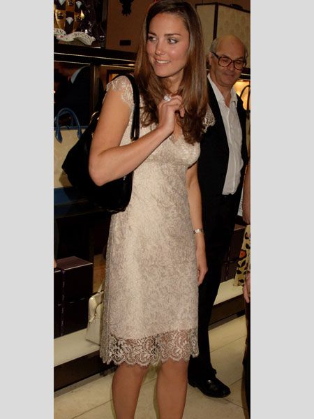 Kate donned this lacy cream shift dress and black peep toe shoes for a London book launch in May 2007<br />