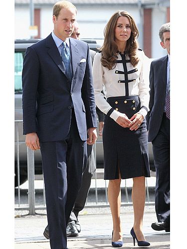 After the riots which took place over the summer, Kate Middleton visited Summerfield Community Centre in Birmingham. Dressed sensationally in an Alexander McQueen military style blouse with a gorgeous knee length skirt split at the knee, and modest shoes completed her look