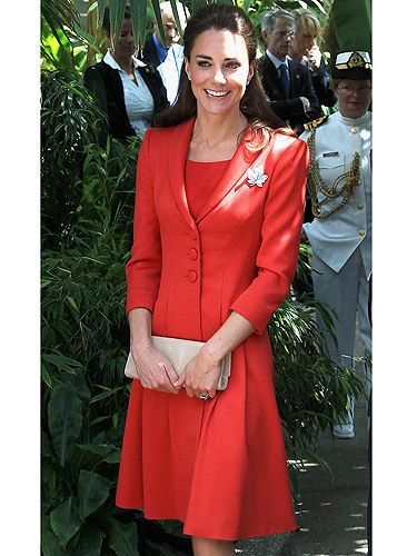 Swit swoon! Kate looked red-hot in her scarlet ensemble at the Government of Alberta Reception at The Enmax Conservatory, at Calgary Zoo. Yeah, we're a little bit confused as to what this event entails too, but she looks pretty in her Marianna coat-dress