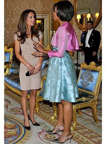 What does one wear to meet the Obama family? Reiss of course. Kate looked gorgeous having just returned from her honeymoon. So pretty!