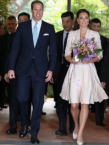 <p>Kate Middleton kicked off the Diamond Jubilee tour in Singapore with class in this beautiful Jenny Packham dress. Covered in orchids, the dress paid tribute to Singapore's signature flower and made Kate look effortlessly gorgeous as always while maintaining her elegant fashion sense. We LOVE!</p>