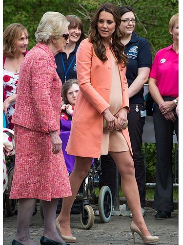 <p>Kate Middleton arrived to a warm reception as she visited a Hampshire children's hospice on her second wedding anniversary to Prince William. The mum-to-be looked pretty in peach as she stepped inside Naomi House hospice.<br /><br />Kate dressed her baby bump in a chic nude dress made by her personal dressmaker which she teamed with an elegant peach coloured coat by Paris-based designer Tara Jarmon. The £380 cotton twill coat was the perfect choice to keep the chilly temperatures away. The duchess finished her look with her favourite nude heels and carried her essentials in a sleek, matching clutch bag.</p>