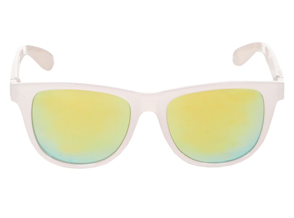 <p><a href="http://www.newlook.com/shop/womens/accessories/light-pink-mirrored-lens-retro-sunglasses_301367971" target="_blank">Mirrored lens retro sunglasses, £4.99, New Look</a></p>