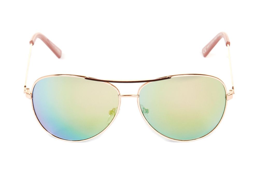 <p><a href="http://www.newlook.com/shop/womens/accessories/pink-mirror-lens-pilot-sunglasses-_300772070" target="_blank">Pink mirrored lens pilot sunglasses, £4.99, New Look</a></p>