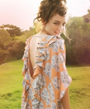 Hairstyle, Sleeve, Shoulder, Photograph, Summer, People in nature, Beauty, Sunlight, Street fashion, Day dress, 