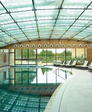 Glass, Daylighting, Ceiling, Fixture, Composite material, Swimming pool, Transparent material, Building material, Tile, 