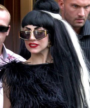 Lady GaGa pays tribute to Amy Winehouse