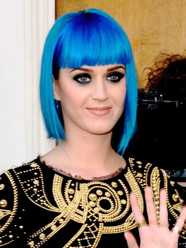 53d43a49d4ac2_-_katy-perry-blue-bangs-s8