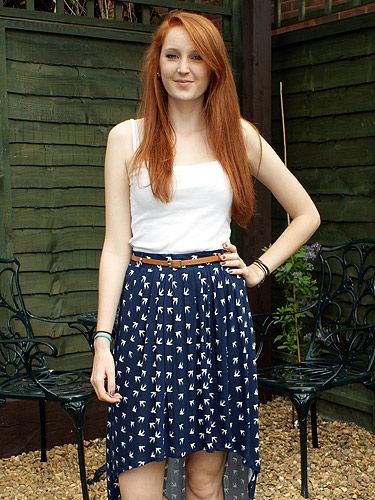 Clothing, Brown, Shoulder, Textile, Joint, Style, Red hair, Street fashion, Waist, Beauty, 