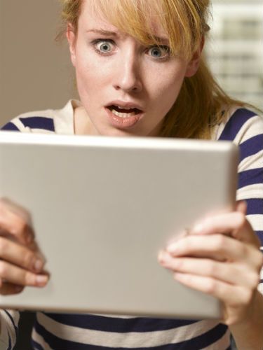 Finger, Hairstyle, Eyelash, Laptop part, Electronic device, Bangs, Computer, Gadget, Blond, Personal computer, 