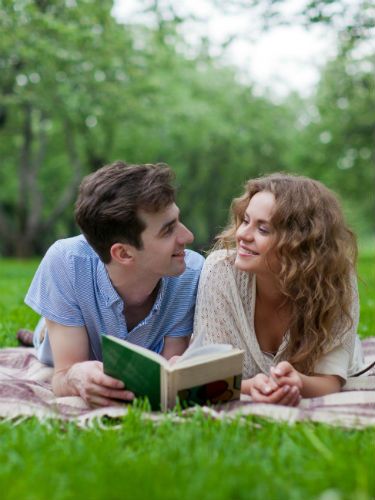 Human, Happy, Leisure, Sitting, People in nature, Summer, Comfort, Reading, Sharing, Love, 