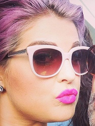 Kelly Osbourne Matches Lilac Hair To Lipstick At Fergie S Baby Shower