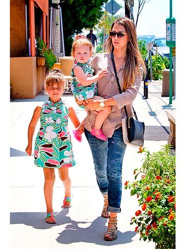 Jessica Alba Dresses Daughters Honor And Haven In Matching Outfits