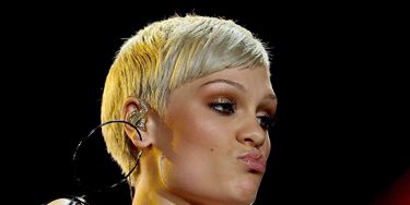 Jessie J Shows Off Her New Pixie Crop Hairstyle Her Shaved