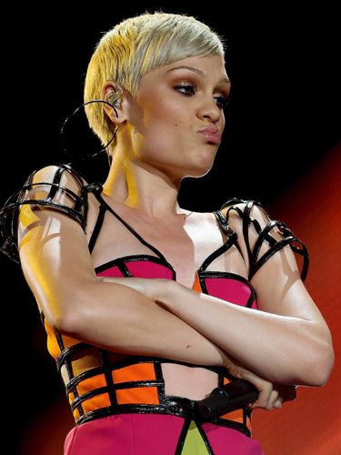 Jessie J shows off her new pixie crop hairstyle :: Her shaved style ...