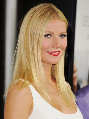 Beauty news :: Gwyneth Paltrow gets lippy with deep red lipstick