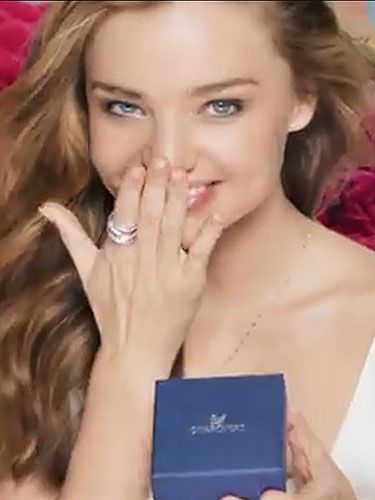 rompecabezas Vendedor Color de malva Fashion news :: Miranda Kerr dazzles in new Swarovski video ad