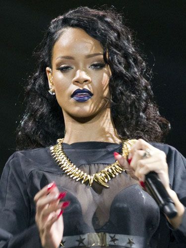 rihanna blue lips