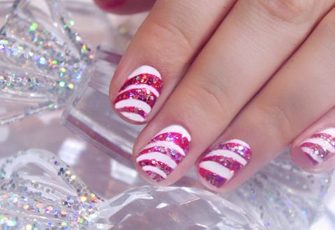 How to do Christmas candy cane nail art step-by-step pictures How to do Christmas candy cane nail art step-by-step pictures