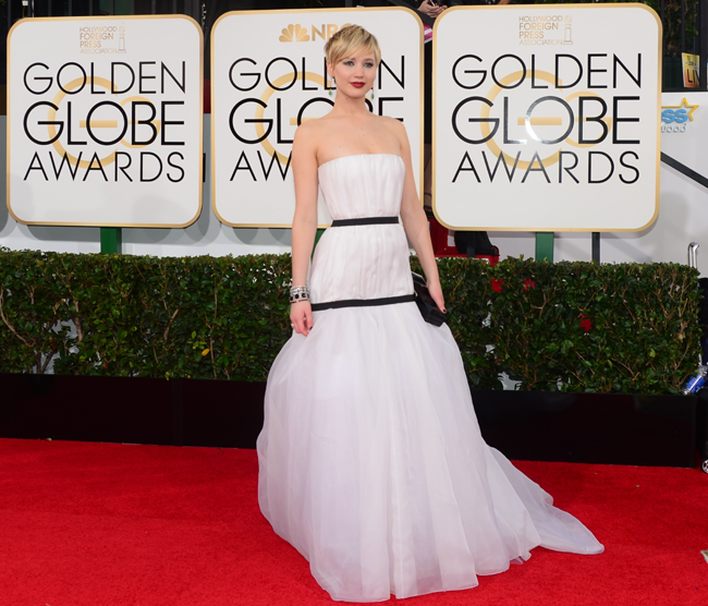 Clothing, Dress, Shoulder, Flooring, White, Red, Carpet, Style, Premiere, Gown, 