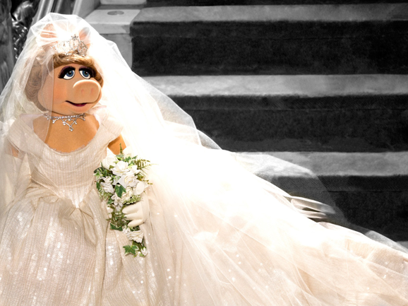 Miss Piggy's Vivienne Westwood wedding dress :: Fashion news