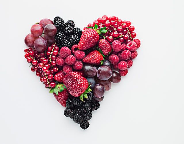 Boysenberry, Fruit, Produce, Natural foods, Food, Sweetness, Wine raspberry, Frutti di bosco, Seedless fruit, Berry, 