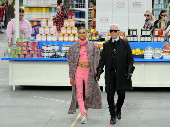 Cara Delevingne shops at Chanel :: Paris Fashion Week news