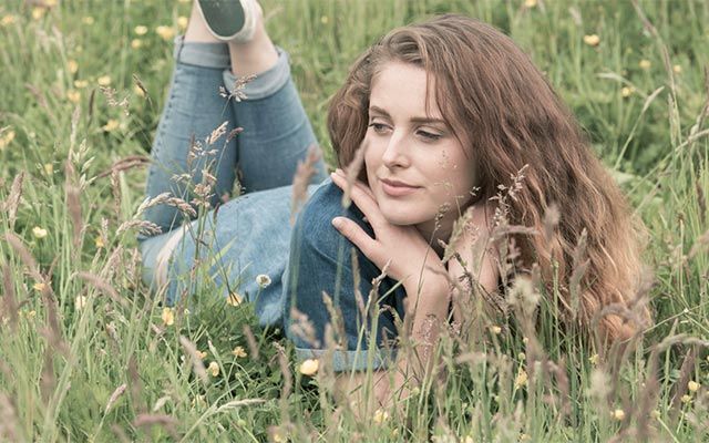 Grass, Jeans, Denim, People in nature, Bag, Beauty, Long hair, Grass family, Brown hair, Model, 