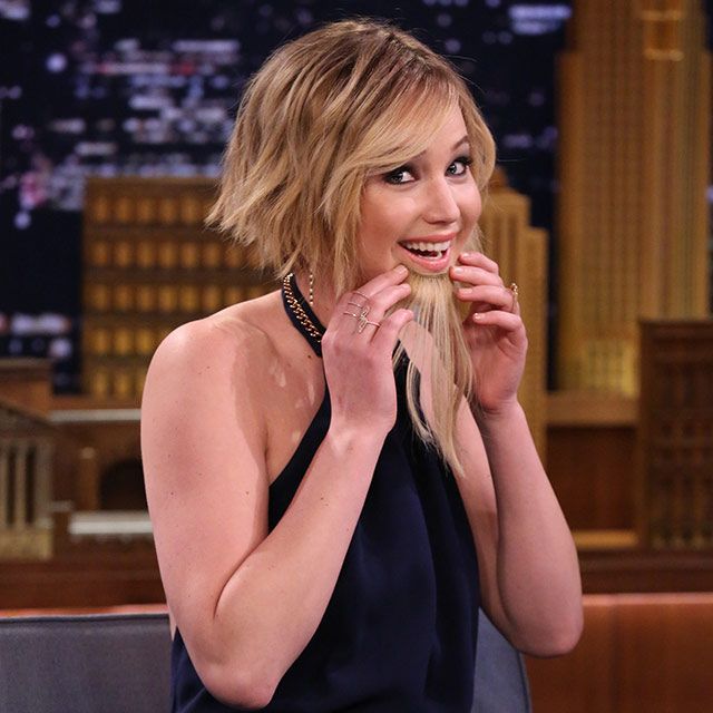 Jennifer Lawrence's bob and beard on the Tonight Show - hair pictures