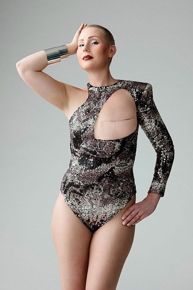 Shoulder, Leotard, Elbow, Joint, Standing, One-piece swimsuit, Waist, Maillot, Chest, Thigh, 