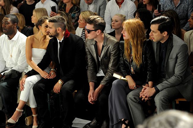 Eyewear, Vision care, People, Trousers, Social group, Crowd, Audience, Fashion, Blazer, Conversation, 