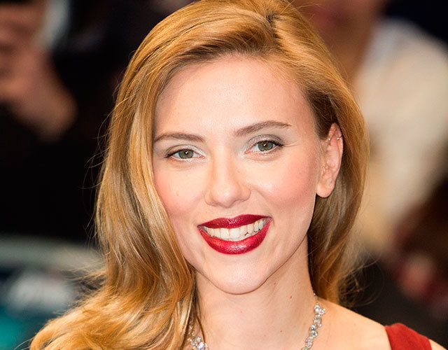 Scarlett Johansson Covers The Chainsmokers Selfie For Radio 1 