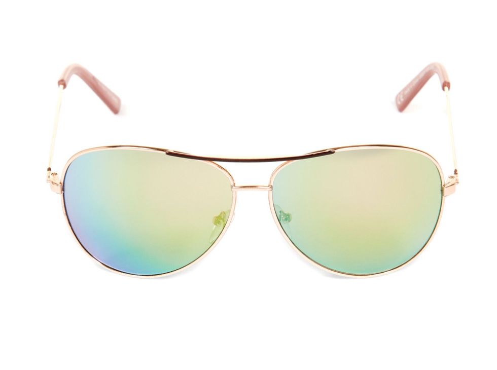 <p><a href="http://www.newlook.com/shop/womens/accessories/pink-mirror-lens-pilot-sunglasses-_300772070" target="_blank">Pink mirrored lens pilot sunglasses, £4.99, New Look</a></p>