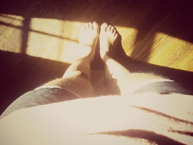 Comfort, Tints and shades, Sunlight, Shadow, Close-up, Foot, Heat, 