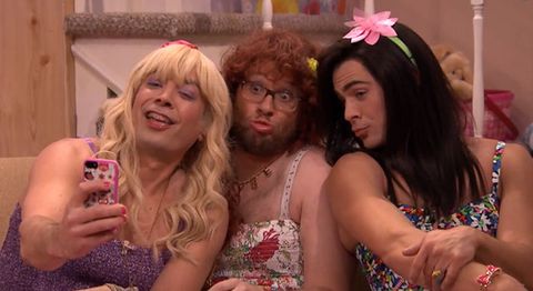 Zac Efron Dresses In Drag For Jimmy Fallon