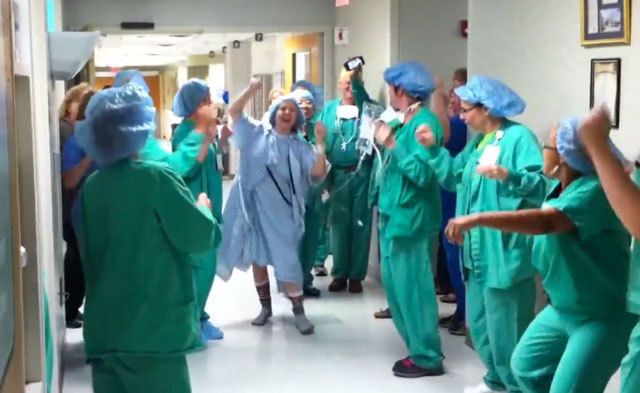 Video Double Mastectomy Patient Dances Her Way Into Surgery In Emotional Scenes 1297