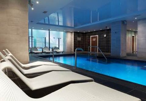 Swimming pool, Property, Floor, Real estate, Interior design, Flooring, Glass, Ceiling, Azure, Composite material, 