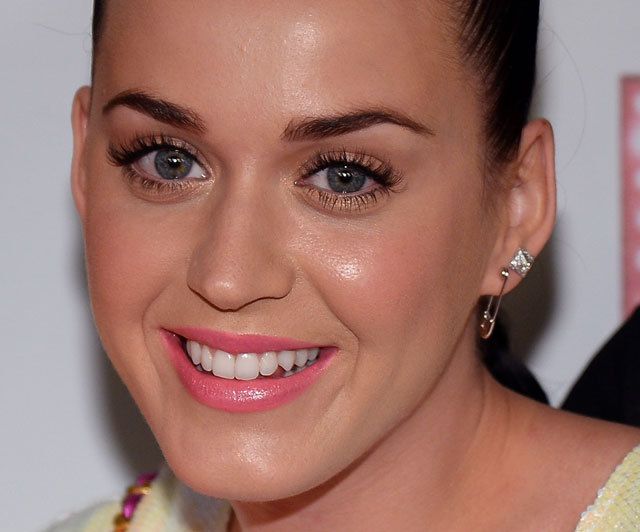 3. Katy Perry's Best Blue Hair and Makeup Moments - wide 1