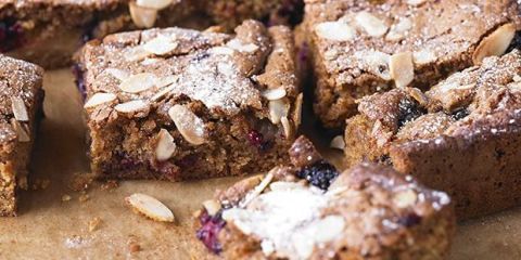 Blackberry and apple traybake - Blackberry recipes