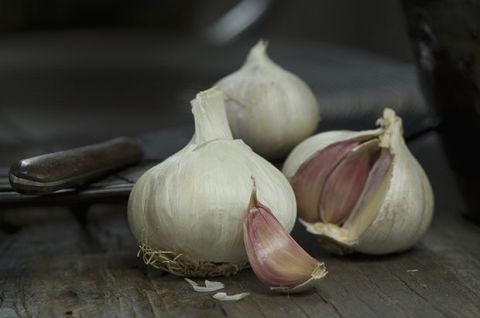 Food, Ingredient, Vegetable, Produce, Natural foods, Garlic, Whole food, Local food, Still life photography, Botany, 